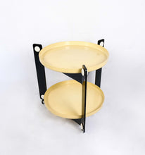 Carica l'immagine nel visualizzatore di Gallery, Carrello disegnato dall'architetto Luigi Massoni per Guzzini, anni '70. Ripiani estraibili. In vendita presso La Fiera di Sinigaglia, galleria antiquaria.-
Trolley designed by architect Luigi Massoni for Guzzini,
1970s.Removable shelves. For sale at La Fiera di Sinigaglia.