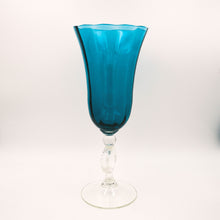 Carica l'immagine nel visualizzatore di Gallery, Coppa in vetro di Murano verde