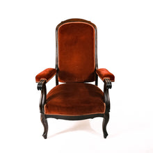Carica l'immagine nel visualizzatore di Gallery, Poltrona metà '800 in noce, tappezzeria in velluto.- Mid-19th century armchair in walnut, velvet upholstery.