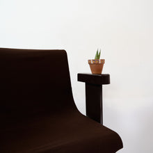Carica l'immagine nel visualizzatore di Gallery, Poltroncina disegnata da Ettore Sottsass per Olivetti, anni '70 Italia. In vendita presso La Fiera di Sinigaglia. Particolare. - Armchair designed by Ettore Sottsass for Olivetti, 1970s Italy.For sale at La Fiera di Sinigaglia. Detail.