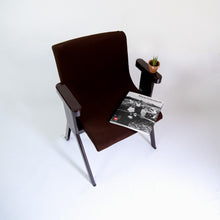 Carica l'immagine nel visualizzatore di Gallery, Poltroncina disegnata da Ettore Sottsass per Olivetti, anni '70 Italia. In vendita presso La Fiera di Sinigaglia. Particolare. - Armchair designed by Ettore Sottsass for Olivetti, 1970s Italy.For sale at La Fiera di Sinigaglia. Detail.