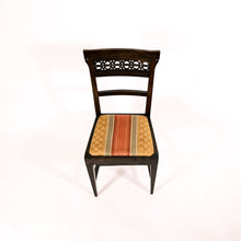 Carica l'immagine nel visualizzatore di Gallery, Sedia fine '700 in noce. - Late 18th century chair in walnut.