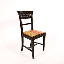 Carica l'immagine nel visualizzatore di Gallery, Sedia fine '700 in noce, in vendita presso la Fiera di Sinigaglia. - Late 18th century chair in walnut, for sale at La Fiera di Sinigaglia.