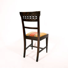 Carica l'immagine nel visualizzatore di Gallery, Sedia fine '700 in noce, in vendita presso la Fiera di Sinigaglia. - Late 18th century chair in walnut, for sale at La Fiera di Sinigaglia.