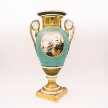 Carica l'immagine nel visualizzatore di Gallery, Vaso in porcellana dipinta a mano dei primi anni dell'800 in stile impero.- Hand painted porcelain vase from the early 1800s in Empire style.
