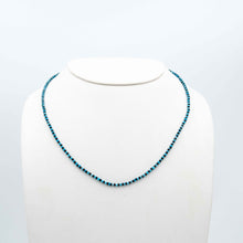 Carica l'immagine nel visualizzatore di Gallery, Collana con turchese e tormaline nere, chiusura con moschettone in argento galvanizzato oro bianco. Pezzo unico in vendita alla Fiera di Sinigaglia.-Necklace with turquoise and black tourmalines, white gold galvanized silver lobster clasp. Unique piece for sale at the La Fiera di Sinigaglia .