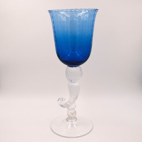 Coppa in vetro di Murano blu con stelo bianco, anni 50.- Blue Murano glass cup with white stem, 1950s.
