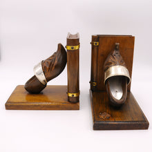 Carica l'immagine nel visualizzatore di Gallery, Fermalibri anni '40 in legno e metallo.- 1940s wood and metal bookends.