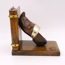 Carica l'immagine nel visualizzatore di Gallery, Fermalibri anni '40 in legno e metallo.- 1940s wood and metal bookends.
