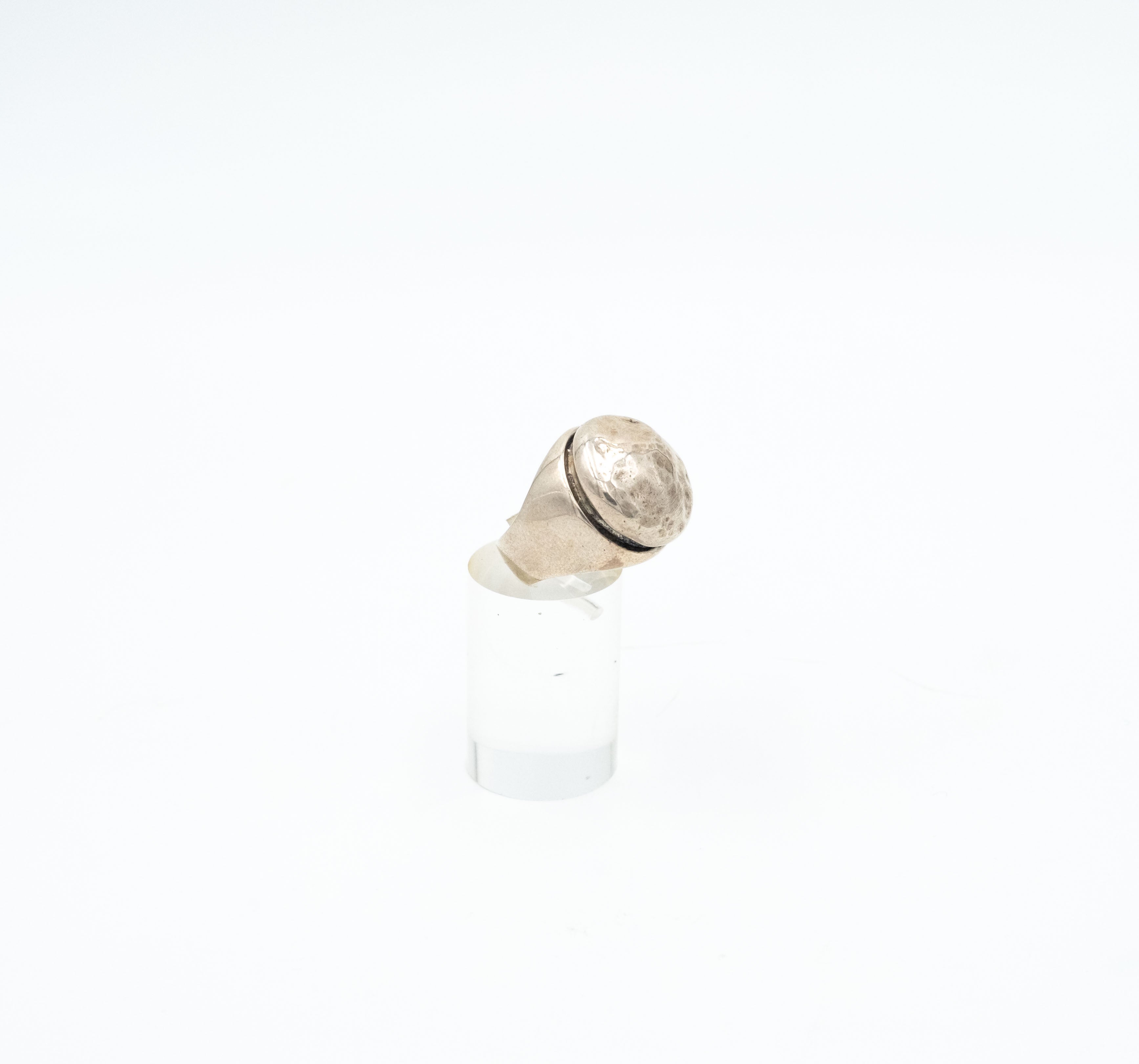 Anello argento martellato
