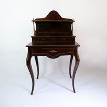 Carica l&#39;immagine nel visualizzatore di Gallery, Piccolo scrittoio inglese dell &#39;800 in mogano, rifiniture in ottone.  - Small 19th century English desk in mahogany, brass finishes.
