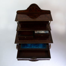 Carica l&#39;immagine nel visualizzatore di Gallery, Piccolo scrittoio inglese dell &#39;800 in mogano, rifiniture in ottone. Particolare dei cassetti e del piano estraibile - Small 19th century English desk in mahogany, brass finishes. 
Detail of the drawers and extractable shelf
