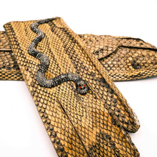 Carica l&#39;immagine nel visualizzatore di Gallery, Guanti in pitone con serpente in strass
