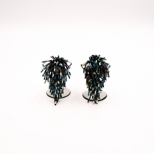 Orecchini a clips a fuoco d'artificio con elementi colorati con clips in metallo argentato, anni '60. - 1960s firework clip earrings with colored elements and silver metal clips.