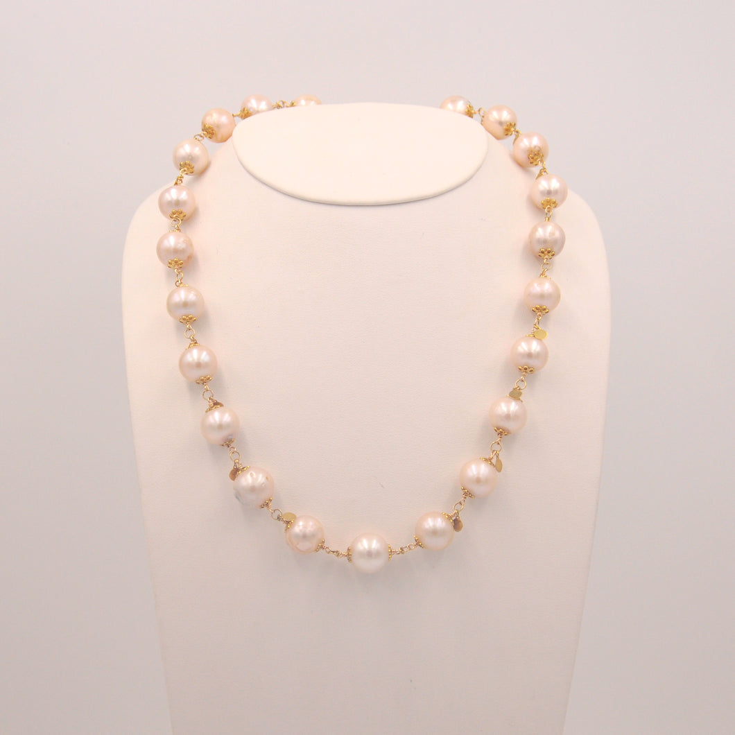 Collana con perle di mare e catena, pezzo unico.- Necklace with sea pearls and chain, unique piece.
