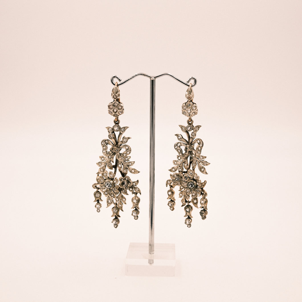 Orecchini con zaffiri bianchi in argento e argento dorato, epoca '800.- 1800s silver earrings with white sapphires