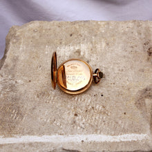 Load image into Gallery viewer, Orologio da taschino in oro fine &#39;800. Doppia cassa posteriore. - End 1800s gold pocket watch. Back side-

